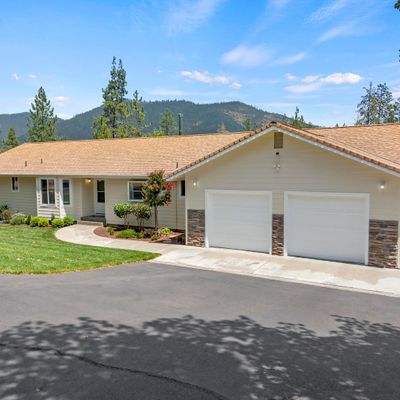 405 Crystal Dr, Grants Pass, OR 97527