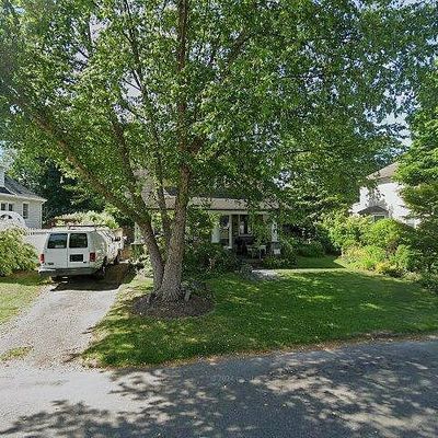 36 Erwin St, Sayville, NY 11782