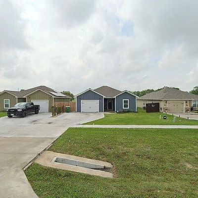 3611 Hanselman Rd, Victoria, TX 77901