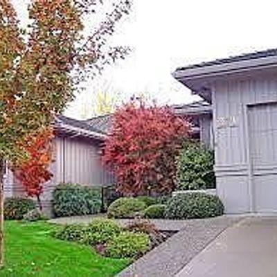 371 Golf View Dr, Medford, OR 97504