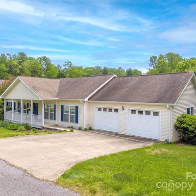 441 Cedarview Ln, Saluda, NC 28773