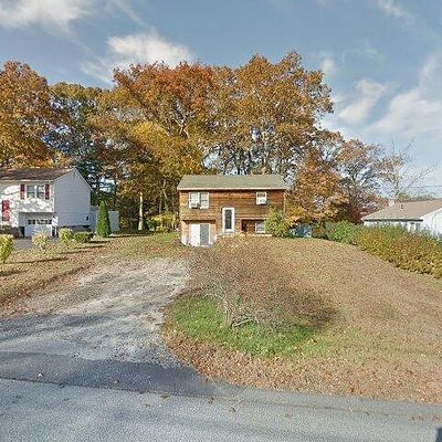 47 Tanglewood Ln, Voluntown, CT 06384