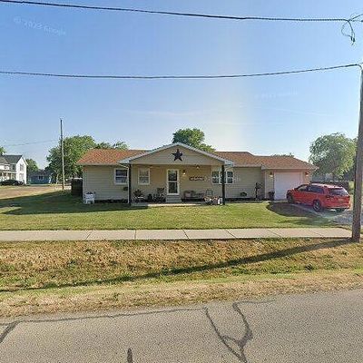 489 W Fort St, Farmington, IL 61531