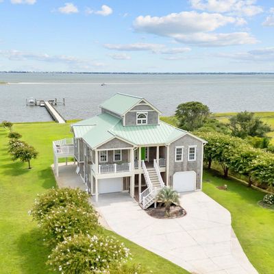 418 Island View Dr, Newport, NC 28570