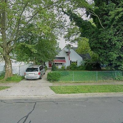 43 Northpark Dr, Levittown, PA 19054