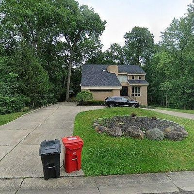 4396 Rolling Pine Dr, West Bloomfield, MI 48323