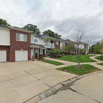 5349 Twin Oaks Dr, Sterling Heights, MI 48314