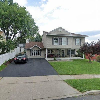 54 Ailanthus Ln, Levittown, PA 19055