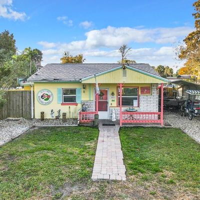 5421 Circle Dr, Weeki Wachee, FL 34607