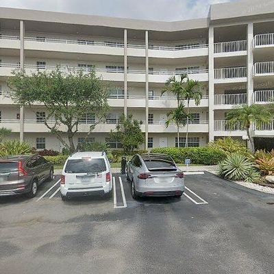 555 Oaks Ln #111, Pompano Beach, FL 33069