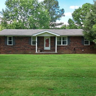 627 Baker Dr, Lafayette, TN 37083