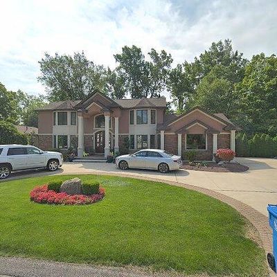 6515 Parkway Cir, Dearborn Heights, MI 48127