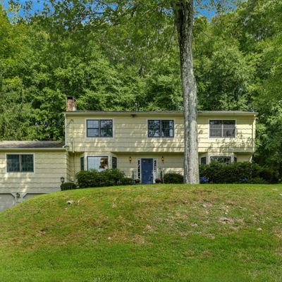 67 Jackson Dr, Trumbull, CT 06611