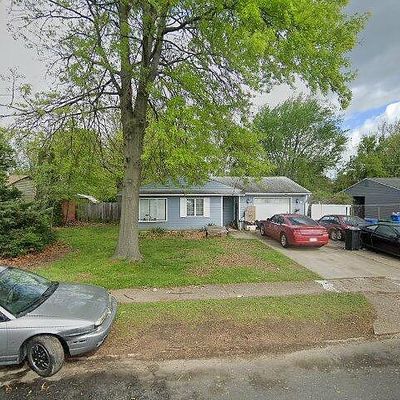 61 Orangewood Dr, Levittown, PA 19057