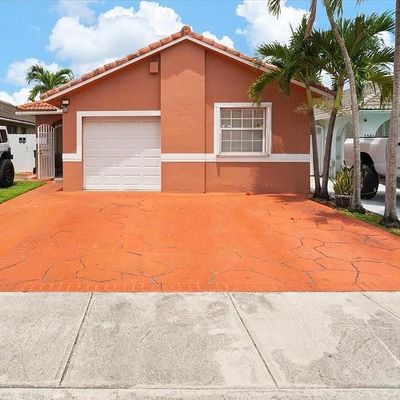 7568 W 4 Th Ct, Hialeah, FL 33014