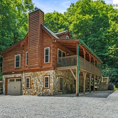 689 Sugar Mountain Dr, Sugar Mountain, NC 28604