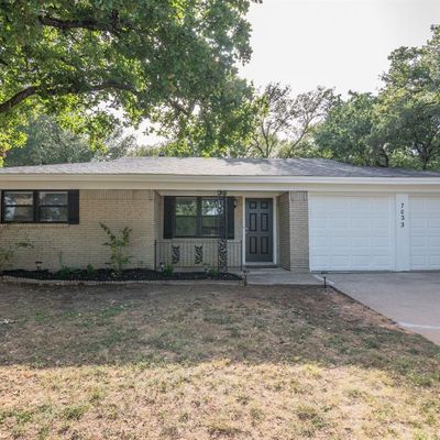 7033 Crabtree Ln, North Richland Hills, TX 76182