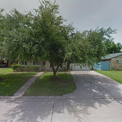 705 Inwood Dr, Baytown, TX 77521