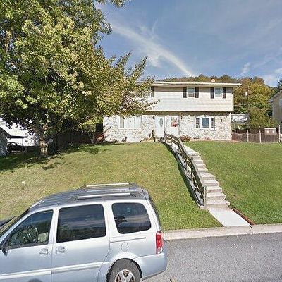 717 S Lincoln Ave, Walnutport, PA 18088