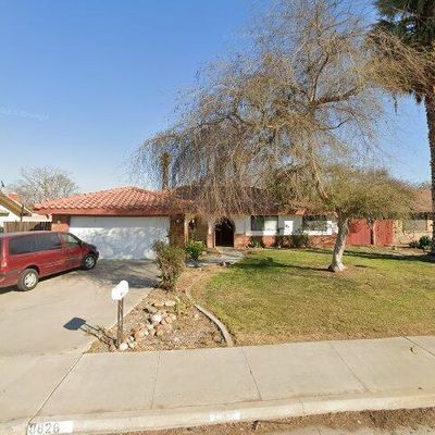 8828 Clydesdale St, Bakersfield, CA 93307