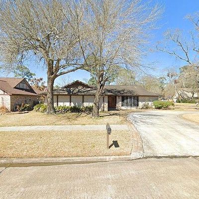 902 Hollow Tree St, La Porte, TX 77571