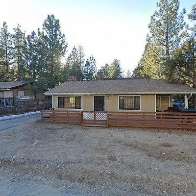 933 Lakewood Dr, Big Bear City, CA 92314