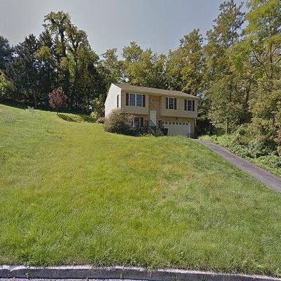 808 Pine Grove Dr, Waynesboro, PA 17268