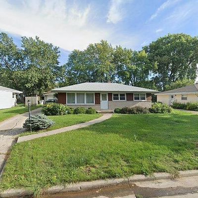 8219 W Daphne St, Milwaukee, WI 53223