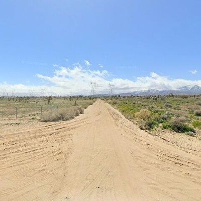 Eaby Rd, Phelan, CA 92371