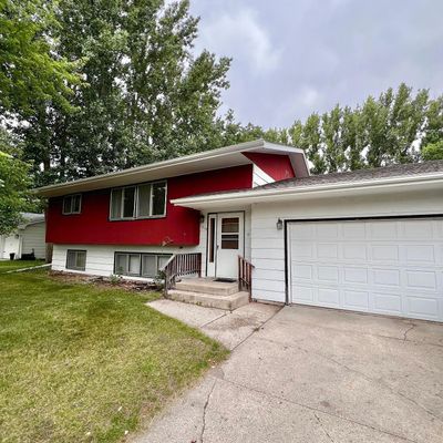 1215 Edgewood Dr, Thief River Falls, MN 56701