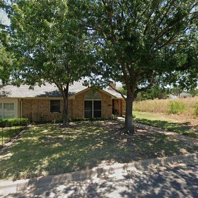 1509 Normandy Dr, Graham, TX 76450