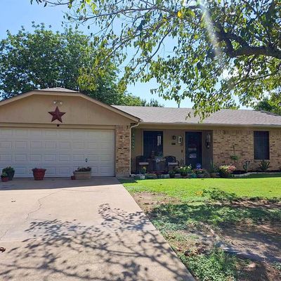 1518 Morningside Dr, Cleburne, TX 76033