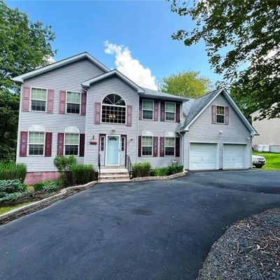 2209 Doe Dr, Long Pond, PA 18334