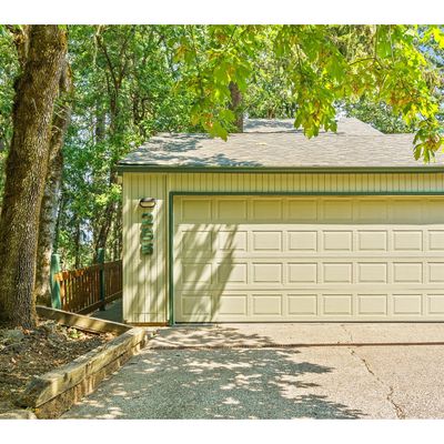 265 Foxtail Dr, Eugene, OR 97405