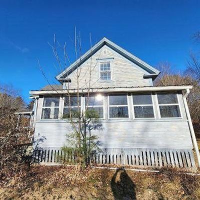 29 Pleasant St, Oxford, ME 04270