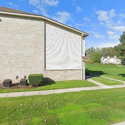 29405 Maurice Ct, Chesterfield, MI 48047