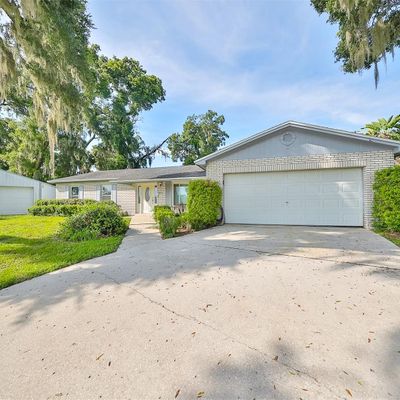 301 Castle Cir, Seffner, FL 33584