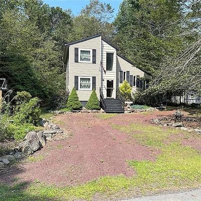 2607 Foxledge Dr, Tobyhanna, PA 18466