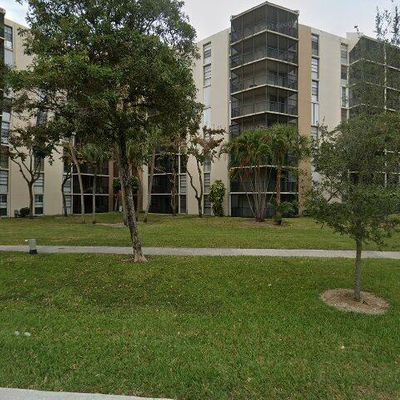 3301 N Country Club Dr #605, Miami, FL 33180