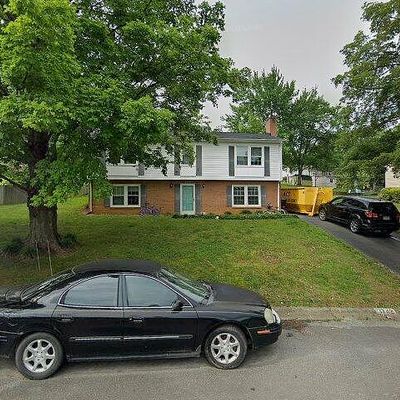 3742 Hyde Park Dr, Roanoke, VA 24018