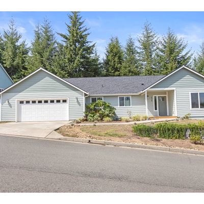 470 Providence Dr, Reedsport, OR 97467