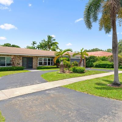 4740 Sarazen Dr, Hollywood, FL 33021