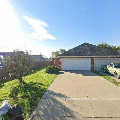 725 Kingston Dr, Grand Prairie, TX 75051