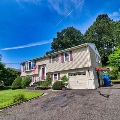 77 Carnation Ln, Waterbury, CT 06704