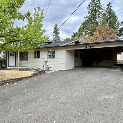 774 Ne Clover Ave, Roseburg, OR 97470