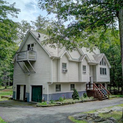 101 Bridle Rd, Lackawaxen, PA 18435