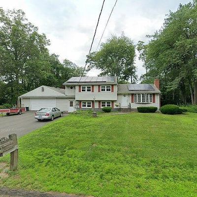 101 Ezra St, North Haven, CT 06473