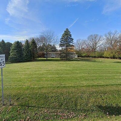 W268 N2367 Meadowbrook Rd, Pewaukee, WI 53072