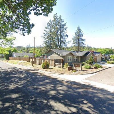 12 Sloans Way, Shady Cove, OR 97539