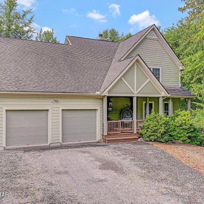 120 Skytop Rd, Pocono Pines, PA 18350